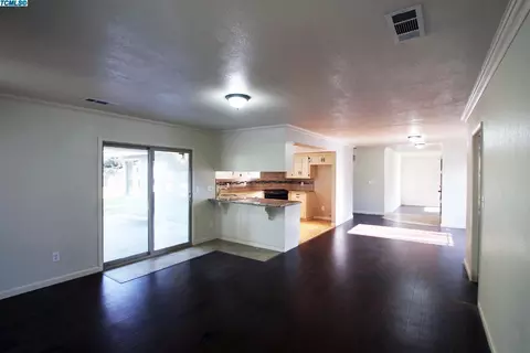 248 E Garfield Ave, Tulare, CA 93274 photo 5