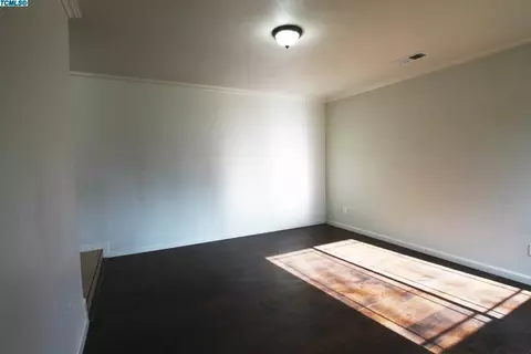 248 E Garfield Ave, Tulare, CA 93274 photo 3