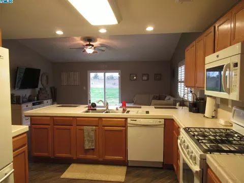 2643 W Payson Ave, Visalia, CA 93291 photo 7