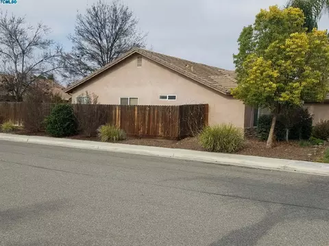 1247 Patsy St, Porterville, CA 93257 photo 3