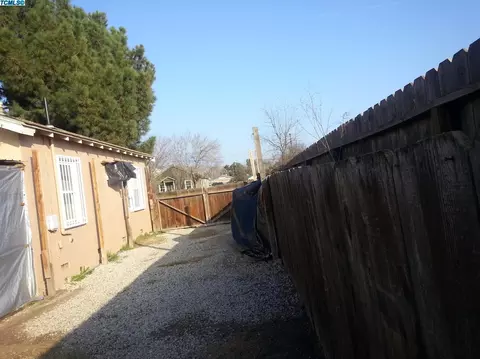 743 S E St, Tulare, CA 93274 photo 3