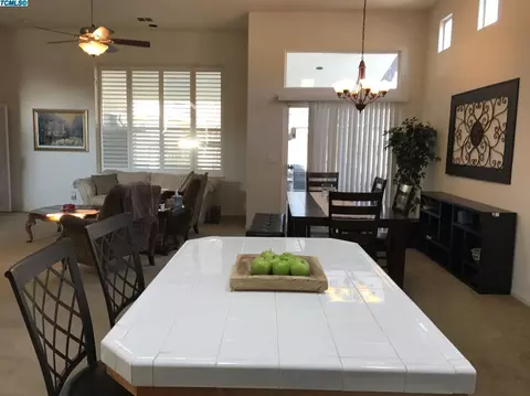 1424 E Dorothea Ave, Visalia, CA 93292 photo 10