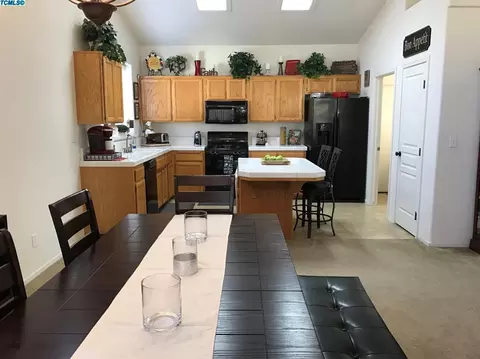 1424 E Dorothea Ave, Visalia, CA 93292 photo 8