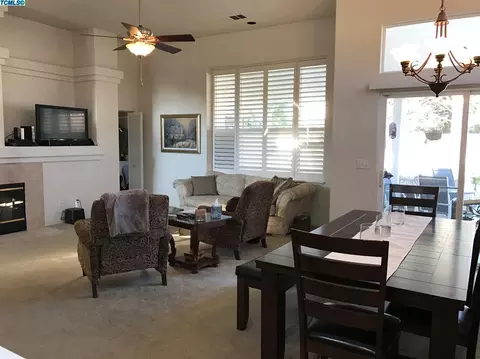 1424 E Dorothea Ave, Visalia, CA 93292 photo 7
