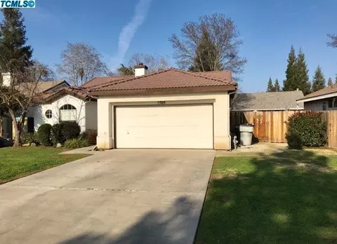 1424 E Dorothea Ave, Visalia, CA 93292 photo 2