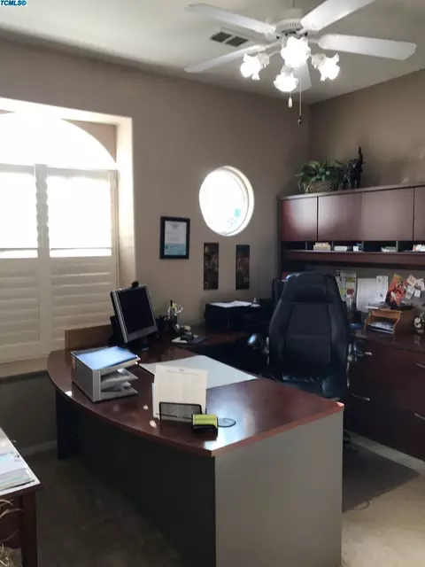 1424 E Dorothea Ave, Visalia, CA 93292 photo 18