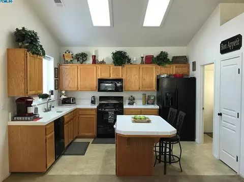 1424 E Dorothea Ave, Visalia, CA 93292 photo 9