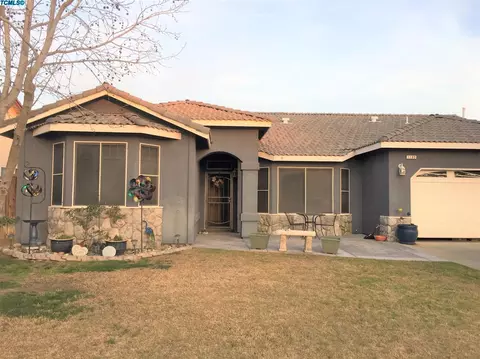 1182 Pine Dr, Lemoore, CA 93245 photo 1