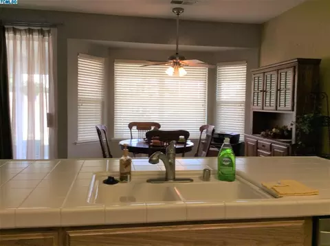 1182 Pine Dr, Lemoore, CA 93245 photo 27