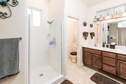 3921 E Four Creeks Ct, Visalia, CA 93292 photo 7