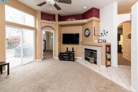 3921 E Four Creeks Ct, Visalia, CA 93292 photo 2