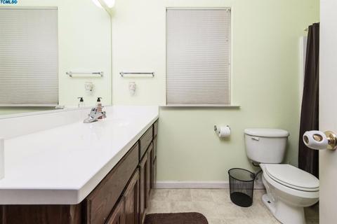 3921 E Four Creeks Ct, Visalia, CA 93292 photo 12