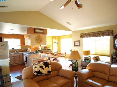 521 Gearey Ave, Exeter, CA 93221 photo 8