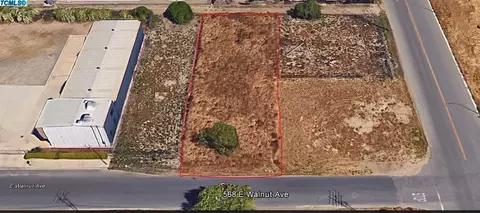568 E Walnut Ave, Tulare, CA 93274 photo 2