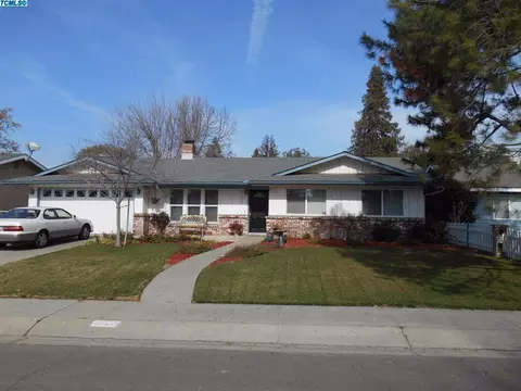 1124 E Feemster Ave, Visalia, CA 93292 photo 1