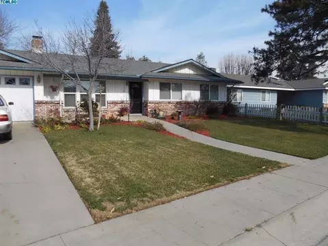 1124 E Feemster Ave, Visalia, CA 93292 photo 3