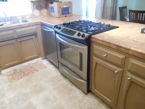 1124 E Feemster Ave, Visalia, CA 93292 photo 7