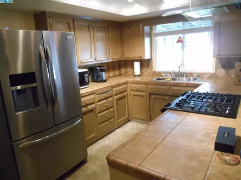 1124 E Feemster Ave, Visalia, CA 93292 photo 6