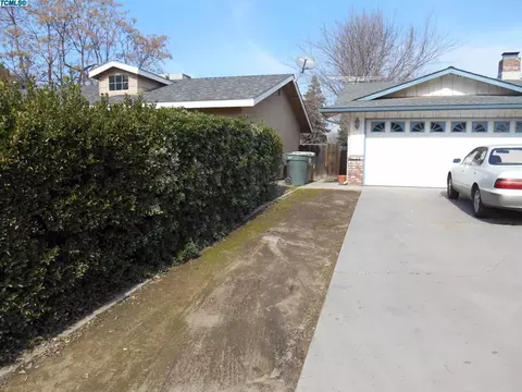 1124 E Feemster Ave, Visalia, CA 93292 photo 2