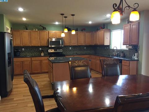 2176 W Hampton Dr, Hanford, CA 93230 photo 6
