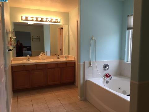2176 W Hampton Dr, Hanford, CA 93230 photo 21