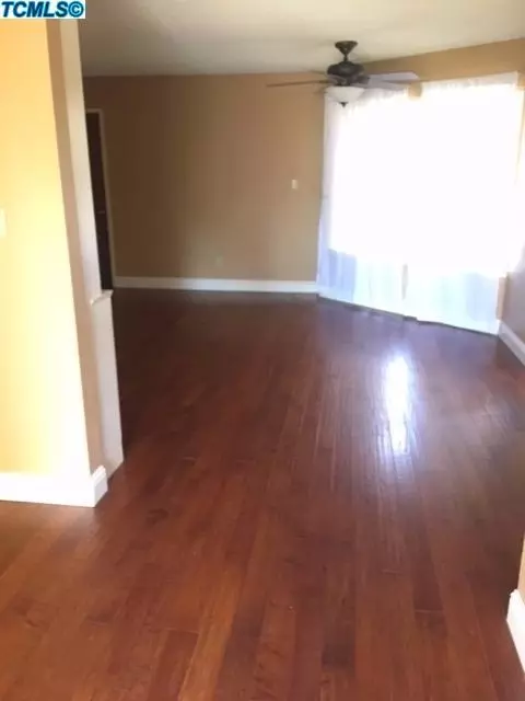 3424 W Iris Ave, Visalia, CA 93277 photo 2
