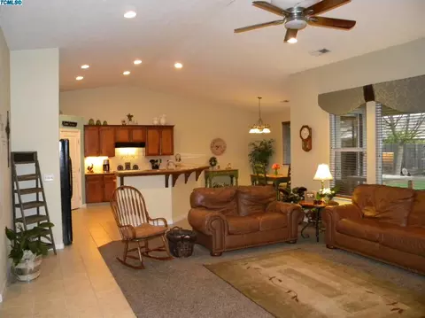 2285 E Duff Ave, Reedley, CA 93654 photo 9