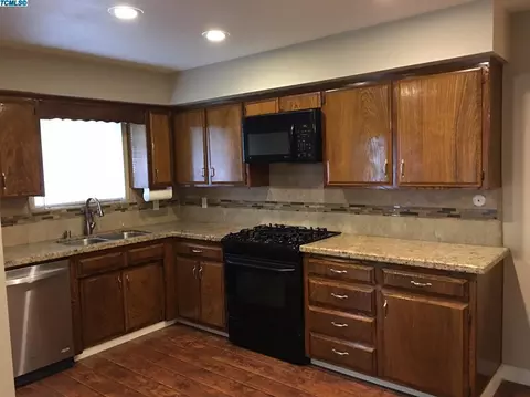 1100 E Feemster Ave, Visalia, CA 93292 photo 5