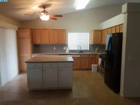 4216 E Paradise Ave, Visalia, CA 93292 photo 4