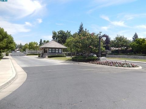 3544 E Harvard Ct, Visalia, CA 93292 photo 3