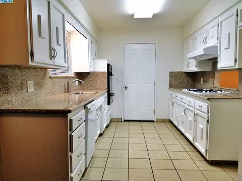 333 E Hazelwood Dr, Lemoore, CA 93245 photo 7