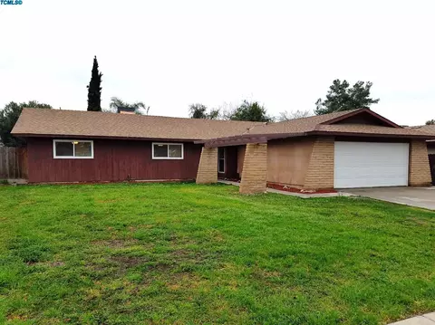 333 E Hazelwood Dr, Lemoore, CA 93245 photo 2