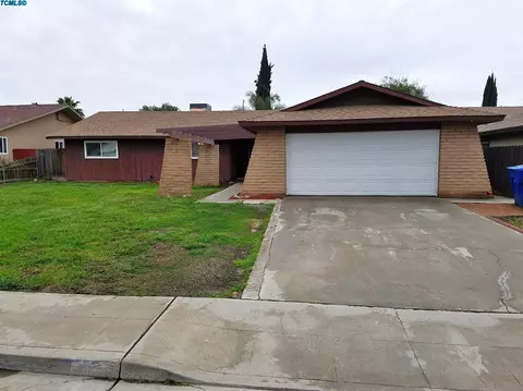 333 E Hazelwood Dr, Lemoore, CA 93245 photo 1