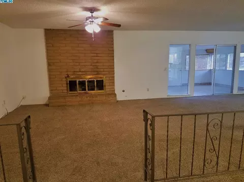 333 E Hazelwood Dr, Lemoore, CA 93245 photo 4