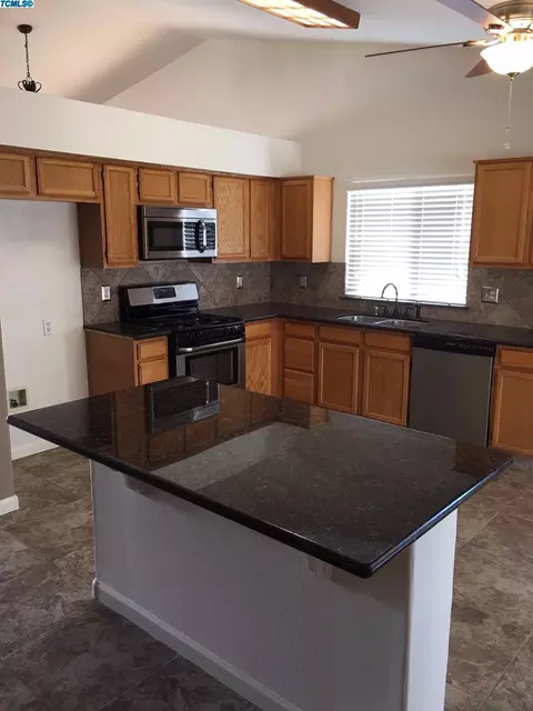 4240 E Feemster Ave, Visalia, CA 93292 photo 8