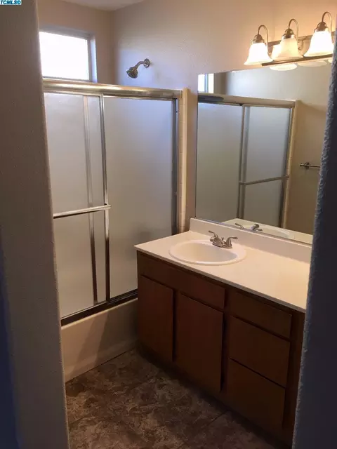4240 E Feemster Ave, Visalia, CA 93292 photo 13