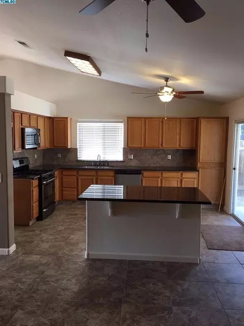 4240 E Feemster Ave, Visalia, CA 93292 photo 7