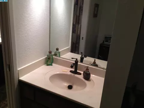 840 E Harold Ave, Visalia, CA 93292 photo 15