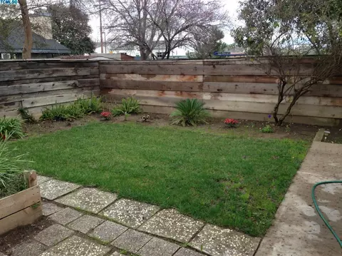 840 E Harold Ave, Visalia, CA 93292 photo 6