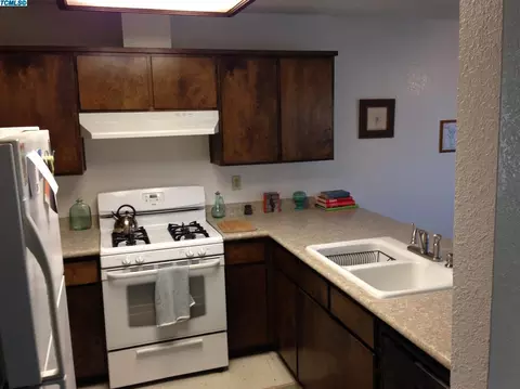 840 E Harold Ave, Visalia, CA 93292 photo 9