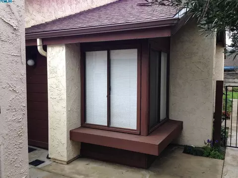 840 E Harold Ave, Visalia, CA 93292 photo 3