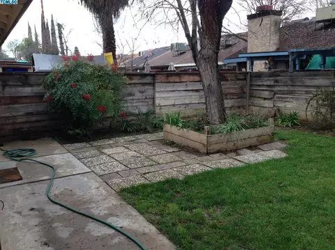 840 E Harold Ave, Visalia, CA 93292 photo 5