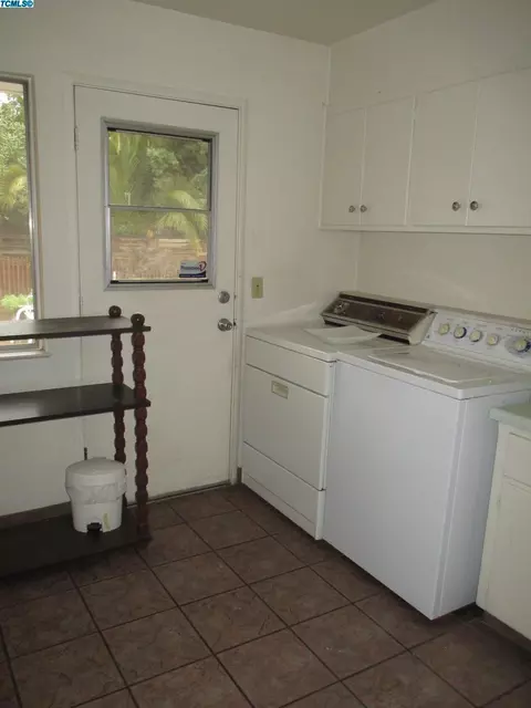 1634 E Bardsley Ave, Tulare, CA 93274 photo 13