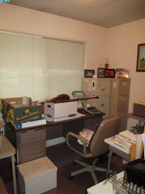 1634 E Bardsley Ave, Tulare, CA 93274 photo 10