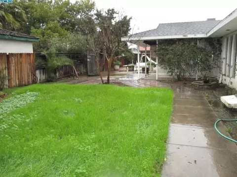1634 E Bardsley Ave, Tulare, CA 93274 photo 5