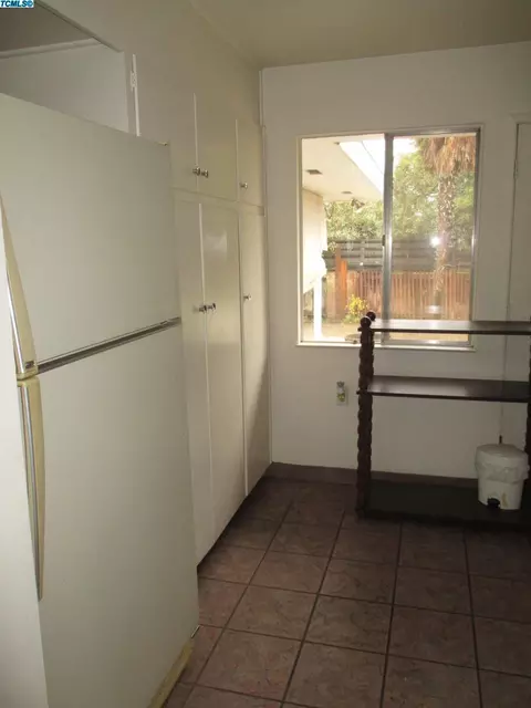 1634 E Bardsley Ave, Tulare, CA 93274 photo 12