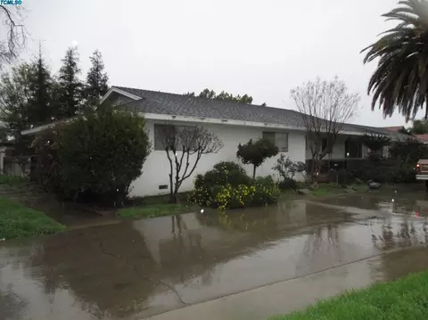 1634 E Bardsley Ave, Tulare, CA 93274 photo 2