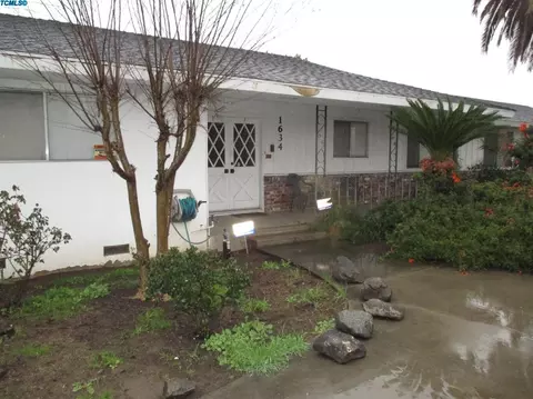 1634 E Bardsley Ave, Tulare, CA 93274 photo 1
