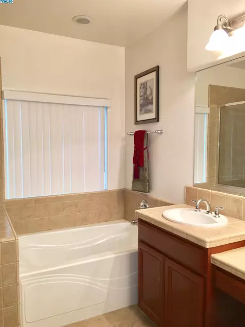 3077 Ryan Ave, Tulare, CA 93274 photo 9