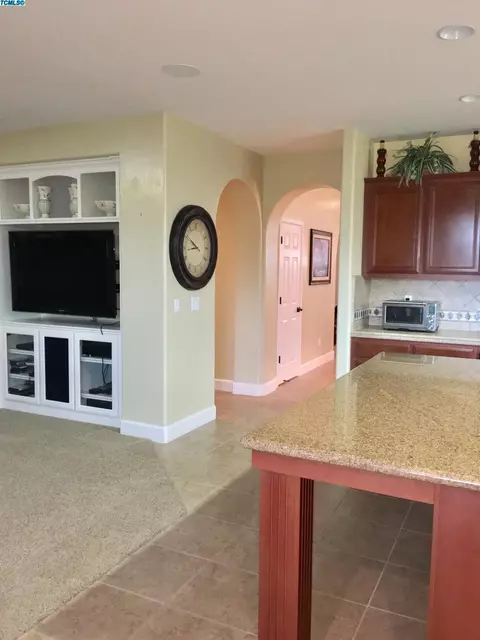 3077 Ryan Ave, Tulare, CA 93274 photo 4
